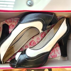 Retro looking Torrid Beth Heels Size 11W